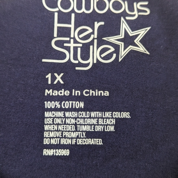 Cowboys Her Style Dallas Cowboys Women's Top Featuring Star Logo Size 1X - Picture 2 of 5